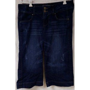 MAURICES Womens 11/12 Distressed Denim Two Button At Waist Capri Jeans 36x21